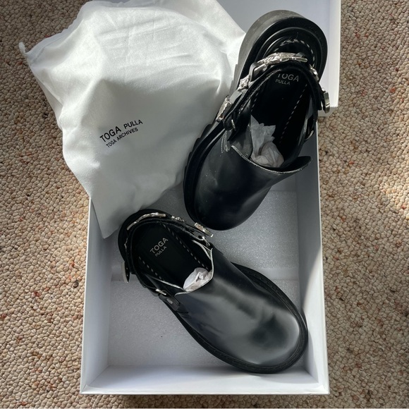 Chunky Platform Clogs - Picture 3 of 5